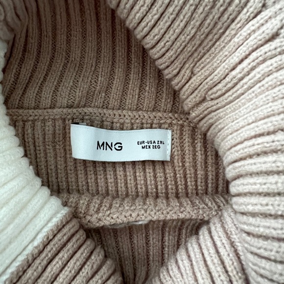 Two-tone turtleneck sweater - Picture 4 of 5